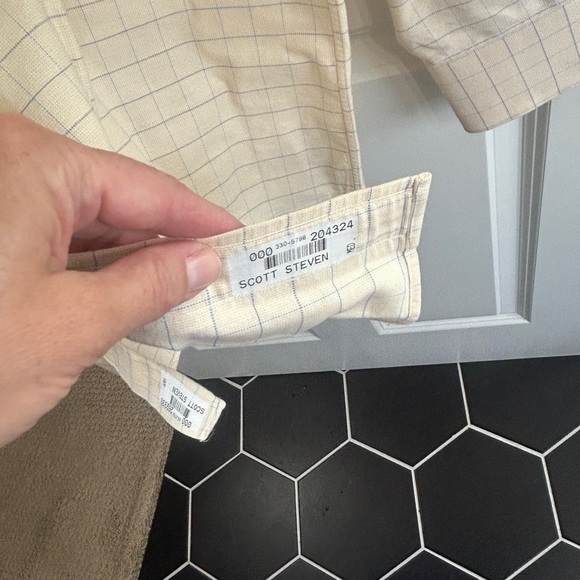 EUC Lands' End Men's Buttery yellow  and Blue windowpane plaid button up shirt. - Picture 9 of 11